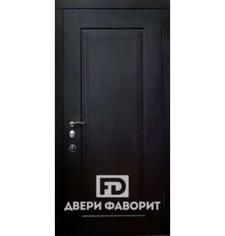 металлическая дверь черного цвета для входа в коттедж