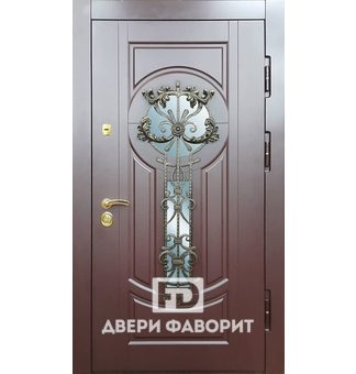 усиленная дверь в коттедж с ковкой и стекляными вставками