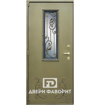 дверь со стеклом и ковкой в загородный дом отделана цинкогрунтом