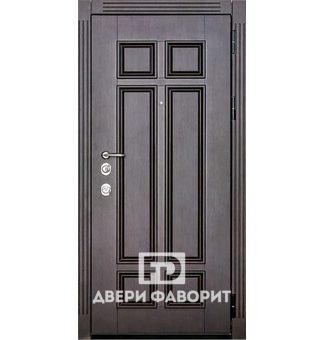 дверь с тремя петлями для загородного дома