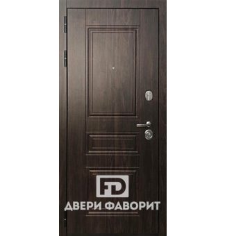 дверь уличная из стали с отделкой винорит тёмно коричневого цвета