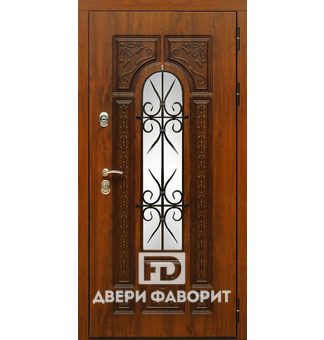 уличная дверь со стеклом и ковкой отделанная виноритом